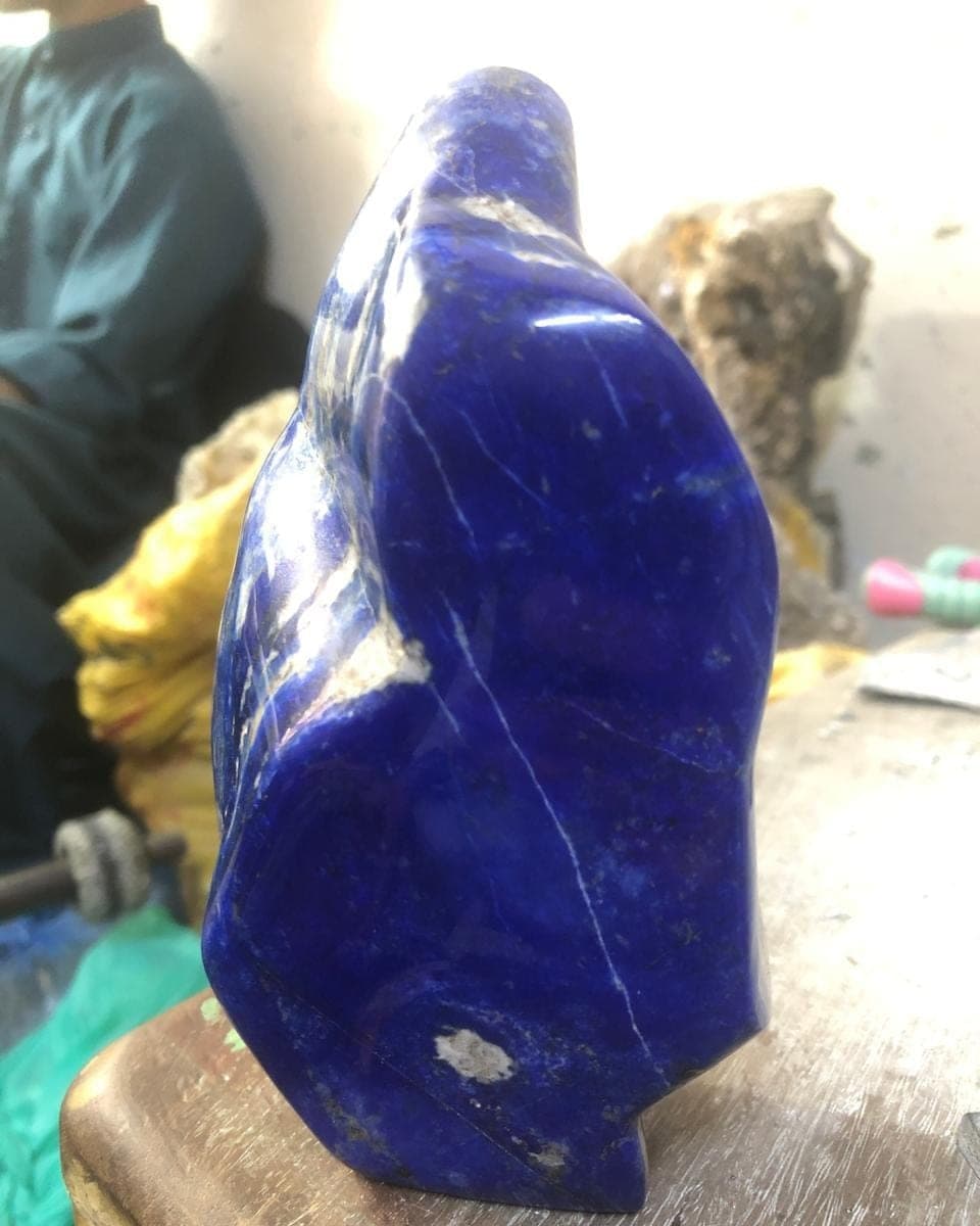 Polished lapis lazuli free-form