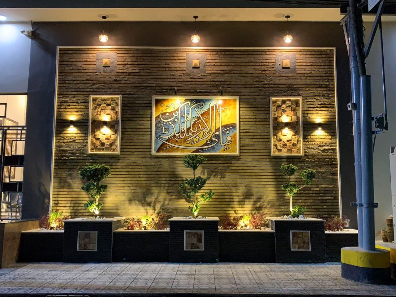 Illuminated stone feature wall