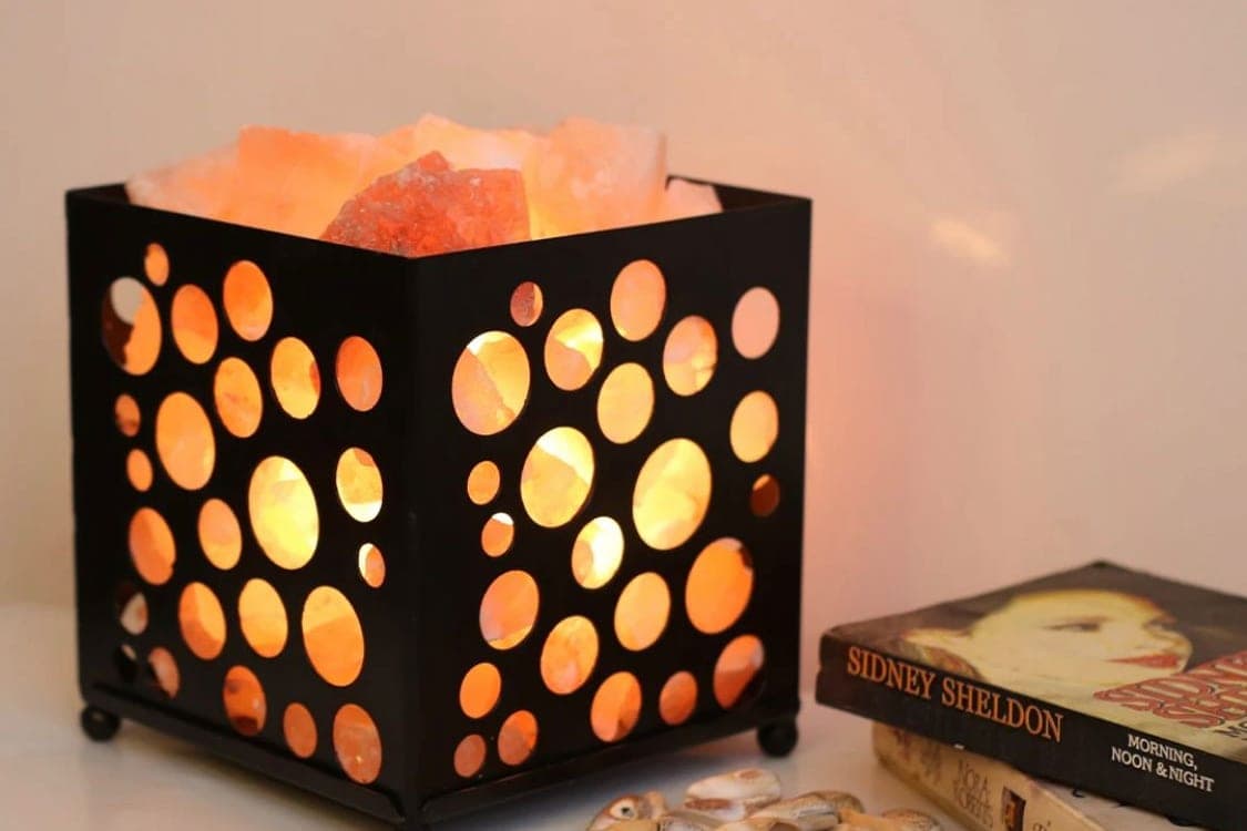 Lámpara cubo perforada